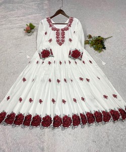 Costume Anarkali traditionnel brodé pour femmes, blanc, motif floral marron, style Inde Pakistan, rayonne, séchage rapide, 86530 LEMBOGEE - Product Image 3