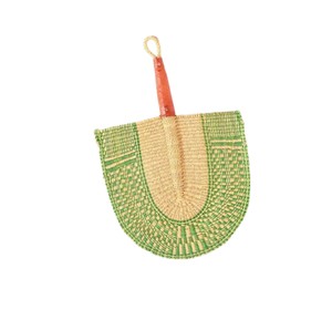 Éventail décoratif en jonc de mer tressé vert beige, fait main, avec motif géométrique, style ethnique traditionnel, pour la maison ou le mur. - Product Image 2