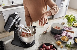 Classic Series 4.5 Quart Tilt-Head Stand Mixer - Product Image 2