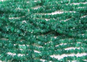 Perles de gravier en onyx vert naturel non taillées, en forme de pépites, brin de 35 pouces de long - Product Image 3