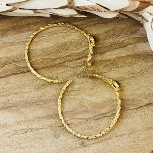 Dernières tendances : Boucles d'oreilles créoles texturées style bohème en laiton, plaqué or 18 carats, design géométrique minimaliste pour femmes, vente en gros/OEM/ODM - Product Image 3