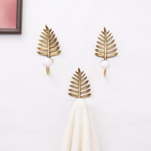 Patère murale décorative en laiton antique, finition dorée, motif botanique, inspirée de la nature, pour serviettes, sacs et usage domestique - Product Image 1