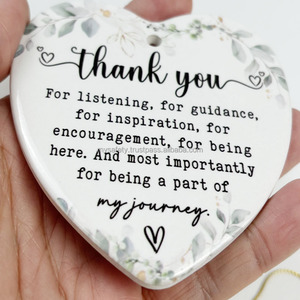 เครื่องประดับตกแต่งคริสต์มาสเซรามิกรูปหัวใจทรงกลมแบบคลาสสิก พิมพ์ลายตามสั่งด้วยเทคนิคซับลิเมชั่น พร้อมกล่องของขวัญ ป้ายห้อยแบบกำหนดเองได้ - Product Image 5