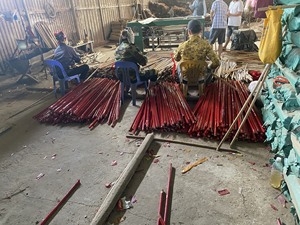 Manche de balai en bois naturel de haute qualité, durable, fournisseur direct d'usine OEM, écologique, Malaisie - Product Image 4