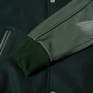 Veste bomber universitaire respirante en laine molten 100% avec logo personnalisé, manches en cuir de vachette véritable, pour l'hiver - Product Image 4
