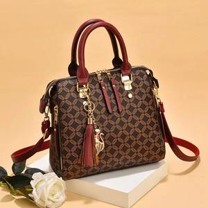 Sac à main en cuir de vache véritable pour femmes, taille personnalisée, fabriqué au Pakistan à des prix raisonnables. - Product Image 6