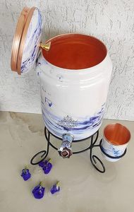 Distributeur d'eau en cuivre avec design en marbre bleu et accents en cuivre pour usage domestique - Product Image 2