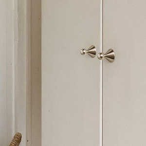 Bouton de meuble moderne à base conique et sommet sphérique, finition argent brossé, bouton de tiroir minimaliste pour armoire de cuisine, armoire et quincaillerie de meubles - Product Image 3