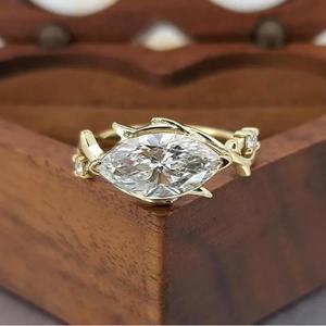 Anillo de compromiso con diamante talla marquesa en forma de hoja en oro amarillo, anillo solitario inspirado en la naturaleza, elegante anillo nupcial, regalo de aniversario - Product Image 1