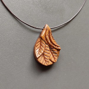 Collier en bois brun foncé, couleur chocolat, finition solide, prix usine, vente en gros - Product Image 5