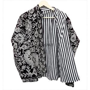 Chaqueta Acolchada con Cuello Mao y Bordado Floral Negro, Manga Larga, 100% Algodón Transpirable, Abrigo Elegante de Otoño para Mujer - Product Image 3