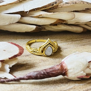 Nouvelle bague couronne très demandée, en laiton plaqué or, avec pierre de lune, style tiara et statement, bohème, pour fiançailles, pour femme, vente en gros - Product Image 3