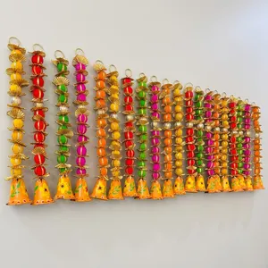 Carillons à vent en métal multicolores faits à la main, guirlande suspendue en forme de fleurs pour la décoration d'entrée pour Diwali - Product Image 2