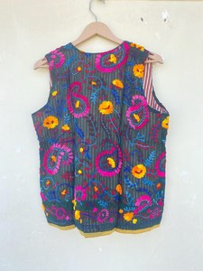 Chaqueta Reversible de Algodón Acolchado Kantha con Estampado Floral Indio Digital para Mujer, Transpirable y Ecológica para Otoño, Invierno y Primavera - Product Image 4