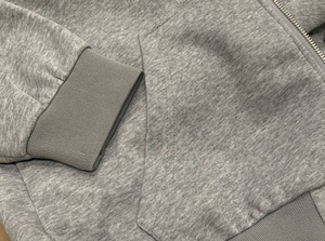 Vente en gros : Sweat à capuche zippé pour homme, gris classique, en coton épais, avec broderie de luxe et rayures, style décontracté classique - Product Image 3