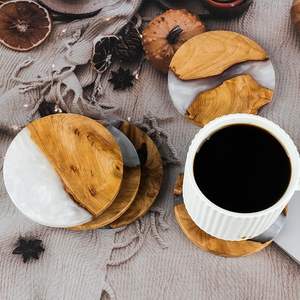 Sous-verres absorbants en bois, sous-verres en résine époxy pour table basse, protection et décoration de table, lot de 5 avec support - Product Image 1