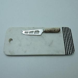 Planche à découper en bois d'acacia faite à la main, plateau de service pour fromages et charcuteries, passe au lave-vaisselle, réutilisable pour la découpe en cuisine - Product Image 6