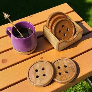 Juego de Posavasos Clásicos de Madera de Acacia Natural Hechos a Mano - Juego de 4 Posavasos Marrones con Diseño de Botón - Ecológicos y Duraderos - Product Image 5