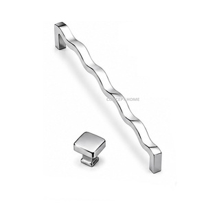 Tiradores de latón ondulados para gabinetes, manijas largas de barra en oro satinado, herrajes minimalistas modernos para cajones de cocina y muebles - Product Image 1