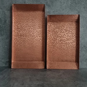 Bandejas decorativas rectangulares de cobre con acabado martillado, estilo abstracto, plato decorativo de metal, decoración para mesa de comedor y cocina - Product Image 1