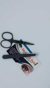 Juego de tijeras y pinzas para cejas de acero inoxidable de calidad premium en color negro para dar forma y recortar las cejas. - Product Image 5