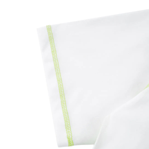 Camiseta Blanca de Manga Raglán para Hombre con Ribete en Verde Neón, Corte Regular, Cuello Redondo, Diseño Sólido de Manga Corta - Product Image 4