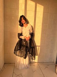 Conjunto de Traje Sharara Palazzo de Seda con Bordado de Lentejuelas, Traje Indio Pakistaní para Bodas y Fiestas para Mujer - Product Image 1