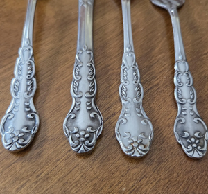 Ensemble de couverts gaufrés au design vintage moderne, vaisselle jetable de haute qualité au fini impeccable pour la maison et la cuisine - Product Image 4