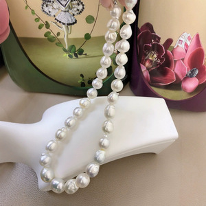 Manufacturer Wholesale 5-6mm Natural Pearl <b>Necklace</b> in <b>Candy</b> Colors with Glossy Leather Fashionable Matching Gift Box Included - Product Image 3