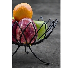 Corbeille à fruits décorative moderne en métal noir avec revêtement poudré, forme ronde, pour la cuisine - Product Image 4