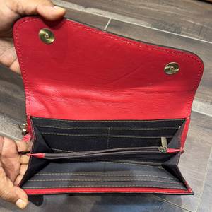 Pochette élégante en cuir rouge orné d'un motif floral, nouvelle pochette à main en cuir véritable pour femme, porte-monnaie pour usage quotidien - Product Image 6