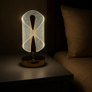 Lampe de table LED géométrique moderne avec abat-jour en acrylique, base en métal poli de luxe, lampe de bureau pour chambre à coucher et bureau minimaliste - Product Image 5