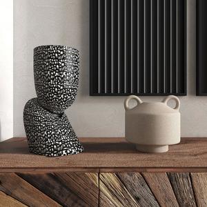 Florero Decorativo de Metal Premium para Exhibición en Mesa, Adorno Interior Contemporáneo para Hogares y Eventos - Product Image 4