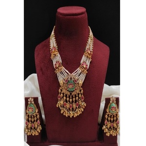 Ensemble collier et boucles d'oreilles en moissanite plaqué or de qualité supérieure, style Rajwadhi, pour fiançailles, mariage et occasions spéciales - Product Image 2