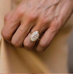 แหวนหมั้นเงินประดับเพชรโมอิสซาไนต์ทรงรีแบบฝังขอบสไตล์จอร์เจียน 3.0 กะรัต ดีไซน์วินเทจ เหมาะสำหรับงานแต่งงานและวันครบรอบ - Product Image 1