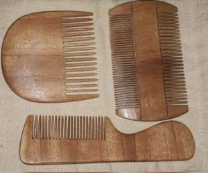 Peigne en bois de Neem naturel fait à la main, écologique, finition bicolore, nouveau style pour les cheveux SH-098 en provenance d'Inde - Product Image 2