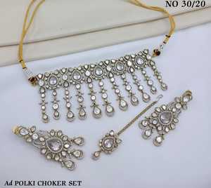 Ensemble de mariée en gros AD Polki : Collier ras-du-cou scintillant en diamant américain avec pampilles et boucles d'oreilles, ensemble ethnique de mariage Mangtika - Product Image 4
