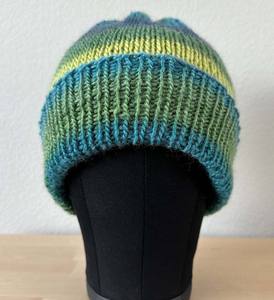 Nouveau bonnet d'hiver en fourrure longue tie-dye pour femme, bonnet en peluche avec lettre C, bonnet tricoté chaud - Product Image 1