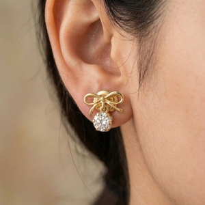 ต่างหูเพชรทรงโบว์ทองคำแท้ 18K ประดับเพชร IGI Certified น้ำหนัก 0.14 กะรัต สำหรับผู้หญิง ของขวัญแต่งงาน สไตล์มินิมอล ใส่ได้ทุกวัน - Product Image 3