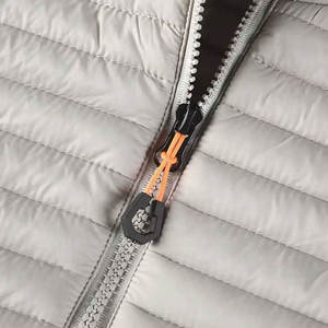 Chaleco Negro sin Cuello con Cremallera para Hombre, LUXE ATTIRE INDUSTRY, Ropa Exterior Casual Impermeable de Verano, Color Sólido, Relleno de Poliéster/Algodón - Product Image 5