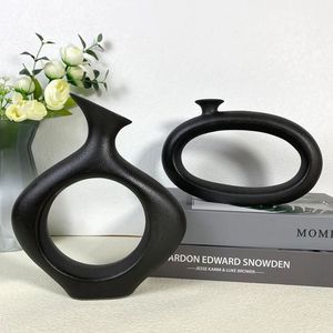 Juego de Jarrones de Metal Negro Mate Hechos a Mano, Creativos, Decorativos, Modernos, Minimalistas, con Forma de O, Huecos, para Flores, para el Hogar - Product Image 1