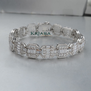 Bracelet tennis en moissanite pour femme, plaqué or rhodié 18 carats, coupe baguette, design géométrique de luxe - Product Image 4
