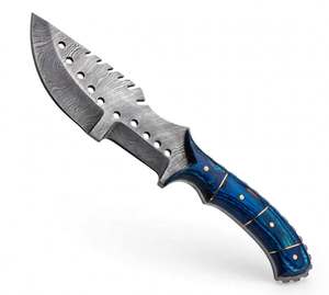 Cuchillo de exterior de acero de Damasco hecho a mano con mango de madera azul y hoja esqueletizada con orificios de ventilación - Product Image 1