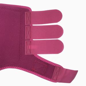 Botte de protection sportive en néoprène rose Tough Tack pour la protection des jambes des chevaux, personnalisable - Utilisation en compétition et en écurie - Product Image 5
