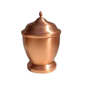 Urne sur piédestal en cuivre métallique artisanal – Jarre en bronze rose brossé avec couvercle décoratif - Product Image 1
