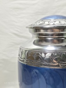Urna Funeraria de Latón Esmaltado Azul Hecha a Mano para Cenizas Humanas, Urna Conmemorativa Grande para Adultos con Decoración - Product Image 1