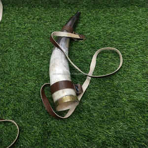 Auténtico Soplador de Cuerno de Buey Vikingo, Tallado a Mano en Cuerno Natural con Correa de Cuero para Uso Ceremonial y en Bares al Mejor Precio - Product Image 4
