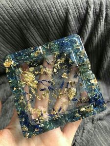 Cendrier élégant en résine avec finition artistique décorative pour hôtel de luxe et présentation sur table de café - Product Image 5