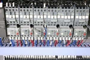 Machine de remplissage automatique de liquides Technohom, 12 buses, bouteilles en plastique de 1L, contrôle PLC, pompe à moteur électrique - Product Image 6