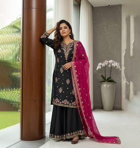 Nouvel ensemble Kurti-Plazzo de qualité supérieure, comprenant un haut en Georgette épais avec de belles broderies et un magnifique ensemble Sharara prêt-à-porter. - Product Image 1